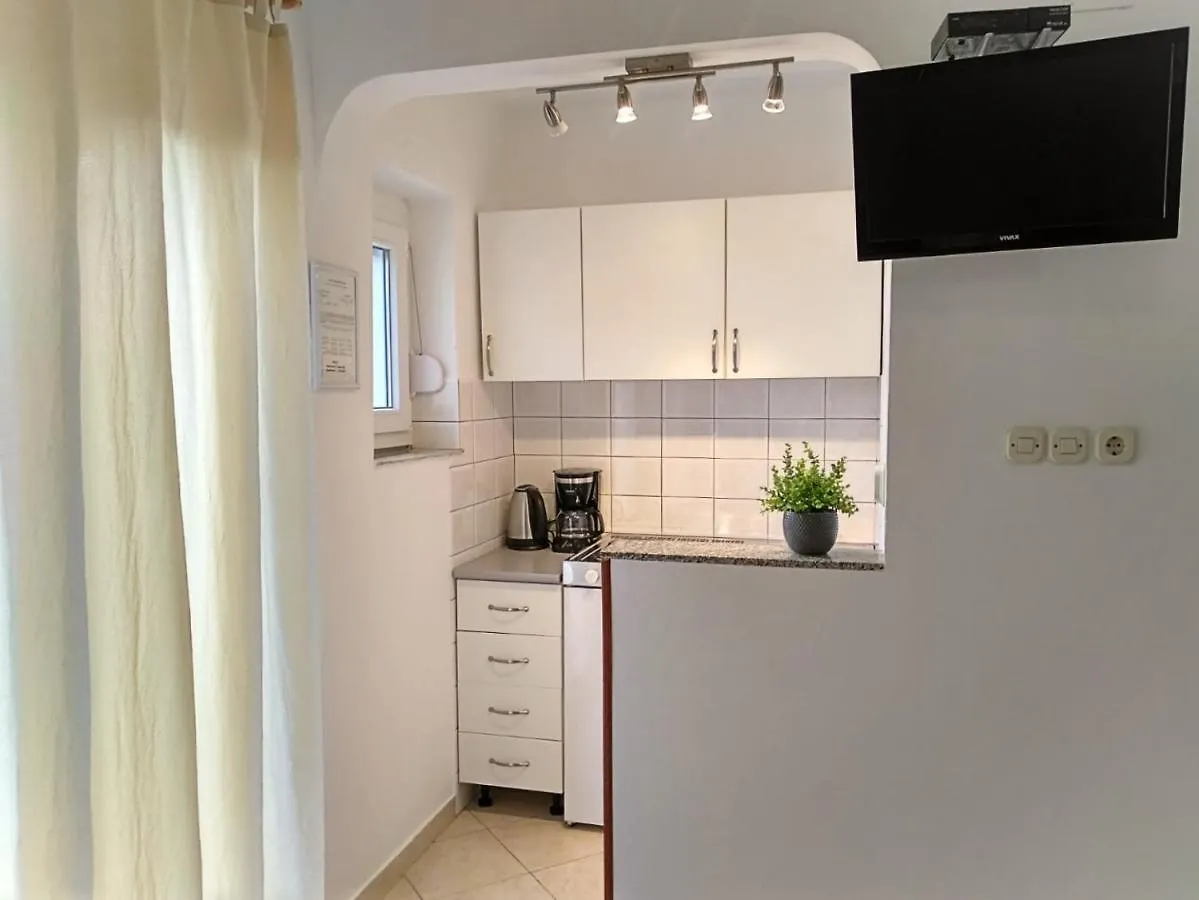 Apartments Cizmesija Baska