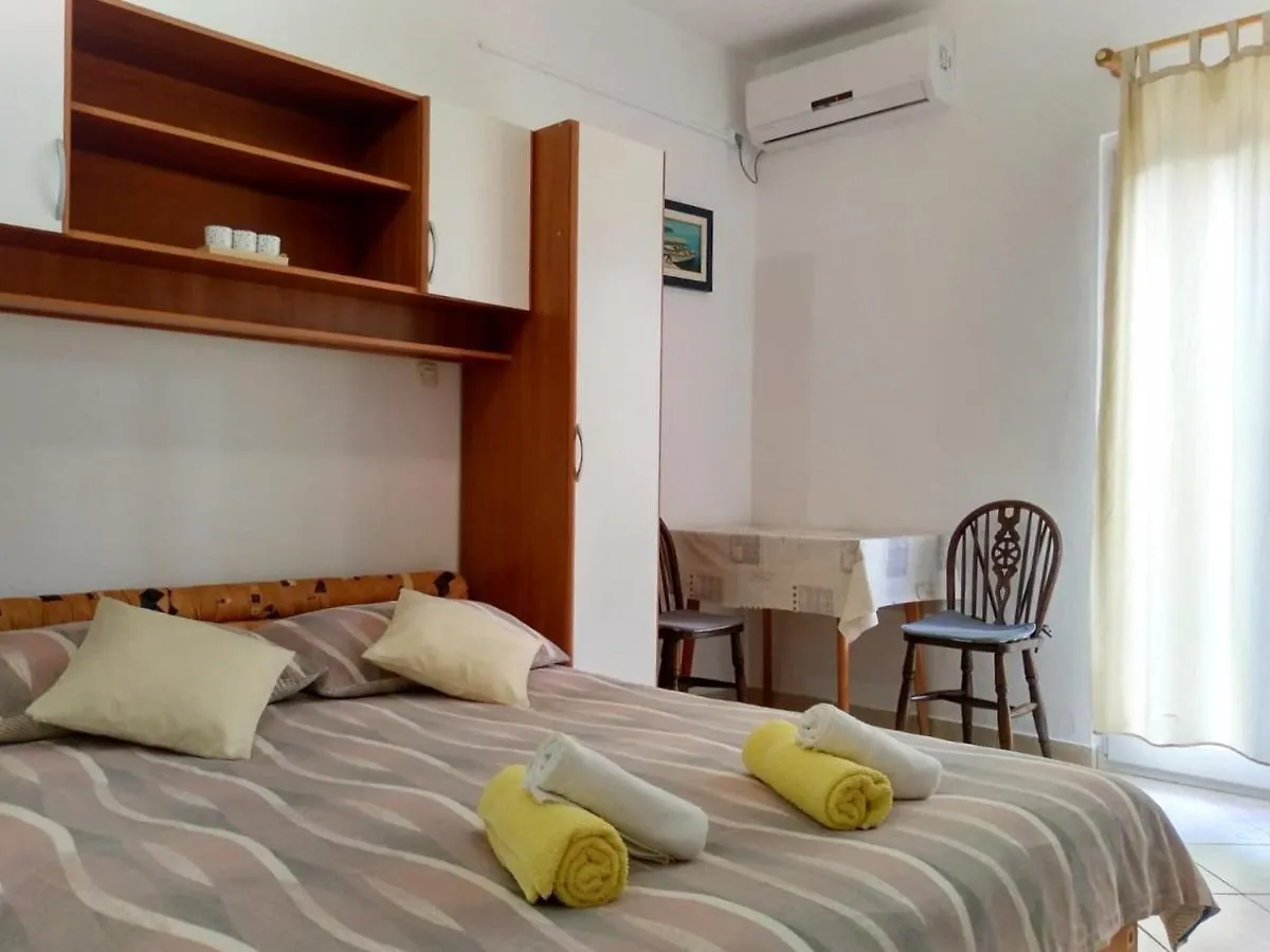 Apartments Cizmesija Baska   Baska (Krk)